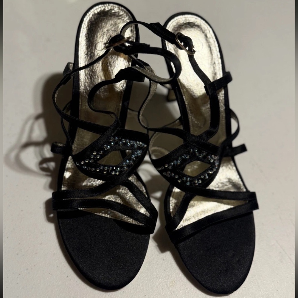 Adrianna Pappell Ace Satin Black Sandals 8. No box